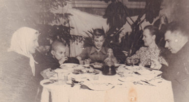 Kūčios. 1951 m. Julija Platūkienė.jpg