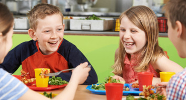 ThinkstockPhotos-473289646-Pupils-Sitting-At-Table-In-School-Cafeteria-Eating-Meal.jpg