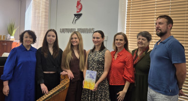 kanklių mokytoja Edita Radvilavičienė, daugelio tarptautinių konkursų laureatė kanklininkė Liepa Jankauskaitė, Alytaus Muzikos Mokykla direktorė Gabrielė Dambauskaitė, Poezijos pavasario renginio organizatorė, p.jpg