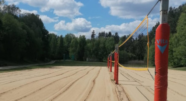 Smėlio tinklinio aikštelės jaunimo parke.jpeg