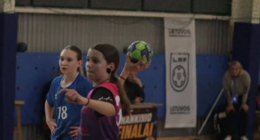 2026-05-09 rankinis merg U12 3.jpg