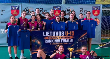 2026-05-24 rankinis merg U13 1.jpg