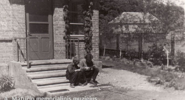 1_ F743.jpg