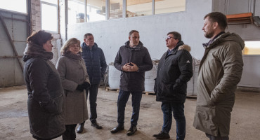 Alytaus miesto vadovai lankėsi miesto kelius prižiūrinčioje įmonėje
