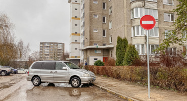 Prie Alytaus Likiškėlių progimnazijos įrengti nauji kelio ženklai