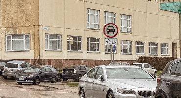 Prie Alytaus Likiškėlių progimnazijos įrengti nauji kelio ženklai