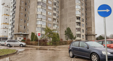 Prie Alytaus Likiškėlių progimnazijos įrengti nauji kelio ženklai