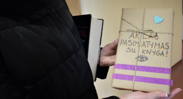 Aklas pasimatymas su knyga.JPG