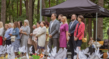 Prie memorialo „Nurimęs varpas“ Alytaus miesto sode paminėta Gedulo ir vilties diena