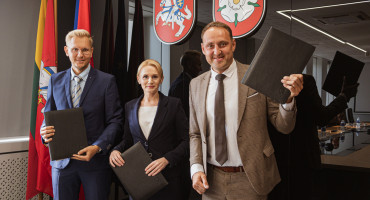 Sutarčių pasirašymas ( AMS nuot.).jpg