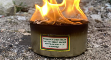 Nuotrauka Deganti apkasų žvakė -2.jpg