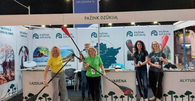 Balandžio 21-23 dienomis Alytaus turizmo informacijos centro darbuotojos pirmą kartą viešėjo Žalgirio arenoje, kur atstovavo Alytaus miestą ir kraštą – vietinio turizmo parodoje „Atostogos Lietuvoje“.