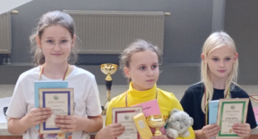 10m.  mergaitės . Arūna Valūnaitė dešinėje.PNG